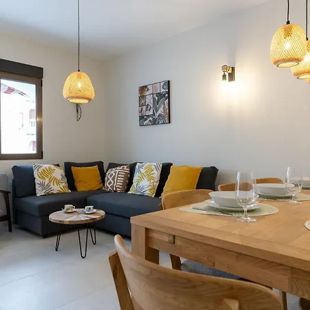 Rentafive - Gran Casa Reformada - Terraza