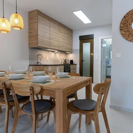 Rentafive - Gran Casa Reformada - Terraza